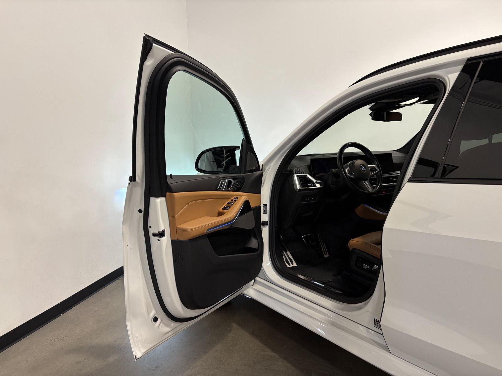 Used 2024 BMW X5 M60i AWD/4WD image 13