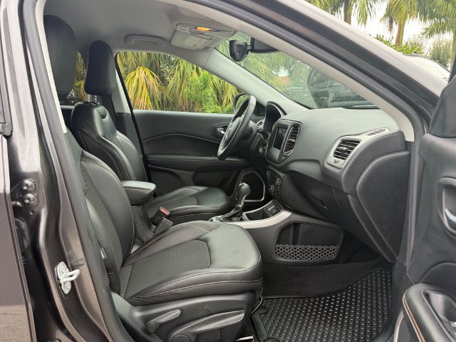 Used 2018 Jeep Compass Latitude w/ Popular Equipment Group FWD image 16