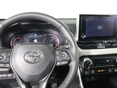 Used 2025 Toyota RAV4 XLE image 17