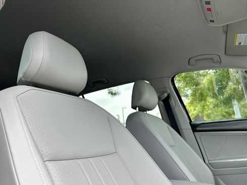 Used 2023 Volkswagen Tiguan SE FWD image 18