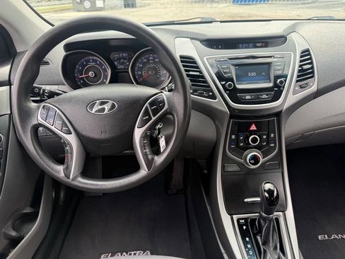 Used 2015 Hyundai Elantra SE w/ Option Group 02 FWD image 16