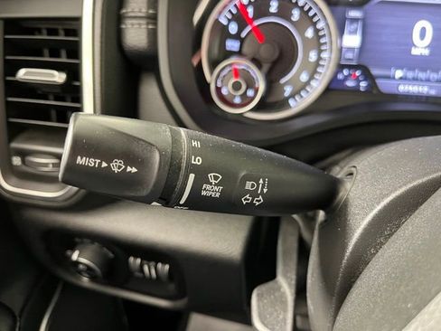 Used 2019 RAM 1500 Laramie AWD/4WD image 23