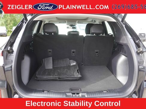 Used 2022 Ford Escape SEL w/ Equipment Group 302A AWD/4WD image 10