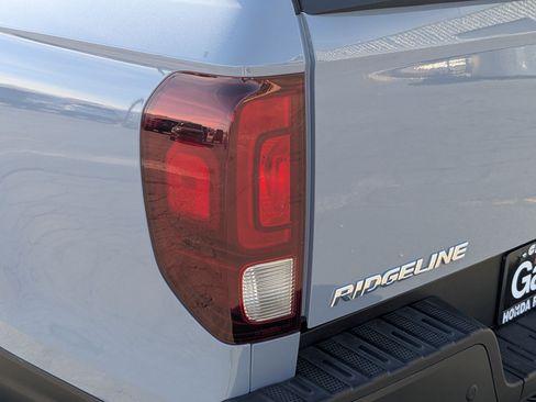 Used 2023 Honda Ridgeline RTL-E image 13