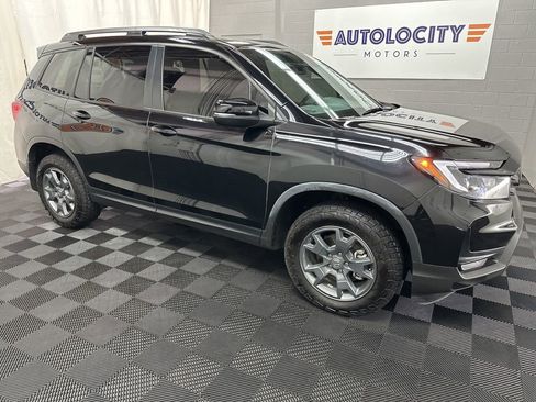 Used 2025 Honda Passport TrailSport image 3