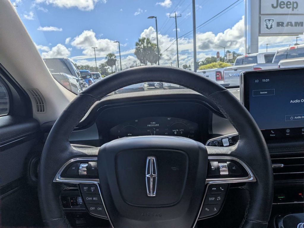 Used 2023 Lincoln Nautilus AWD w/ Premium Package image 21