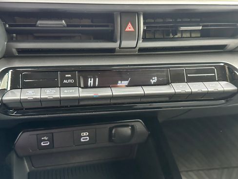 Used 2023 Toyota Prius LE image 25