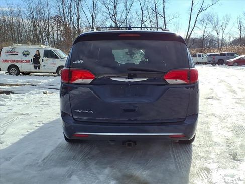 Used 2017 Chrysler Pacifica Touring-L Plus w/ Tire & Wheel Group image 5