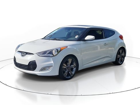 Used 2017 Hyundai Veloster Value Edition image 3