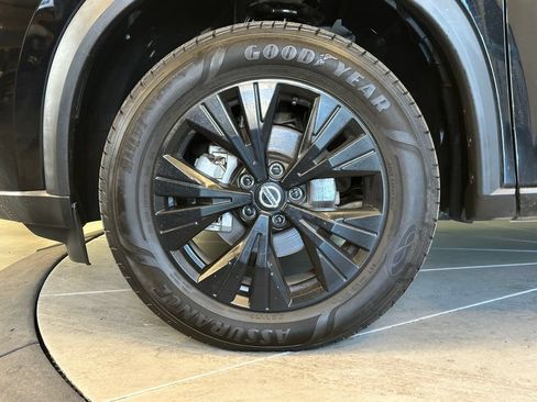 Used 2021 Nissan Rogue SV AWD/4WD image 24