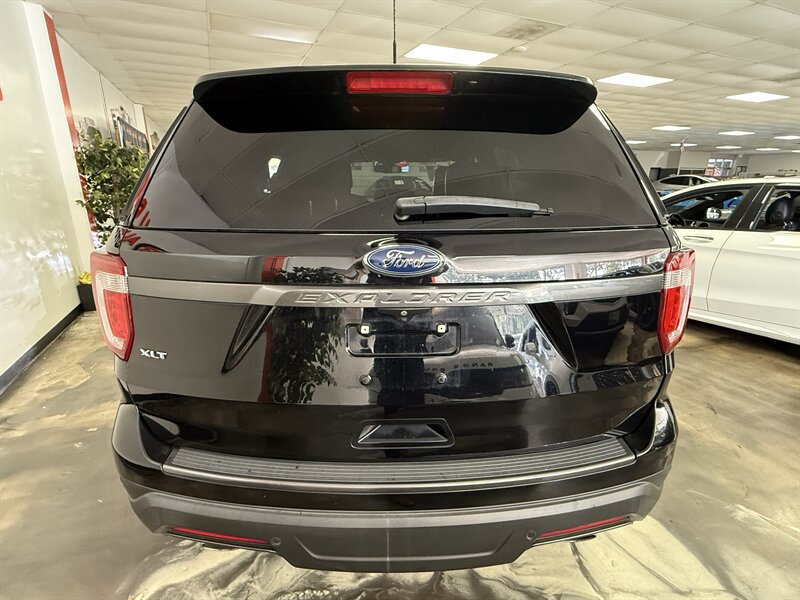 Used 2018 Ford Explorer XLT w/ Equipment Group 202A FWD image 8