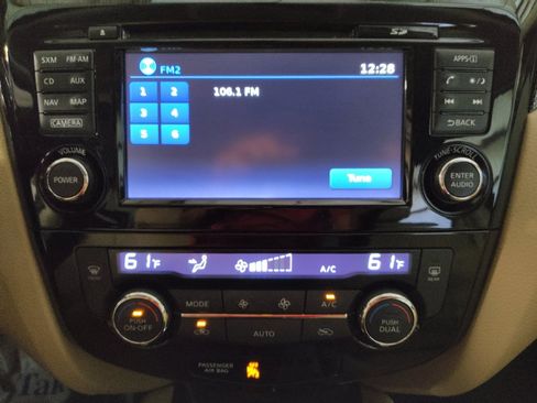 Used 2016 Nissan Rogue SL w/ SL Premium Package FWD image 25