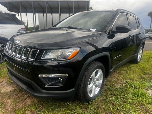 Used 2019 Jeep Compass Latitude FWD image 2