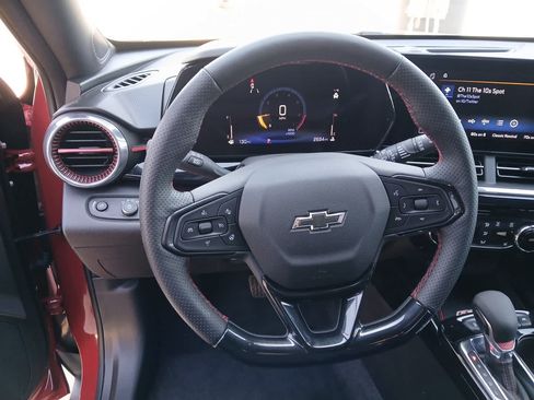 Used 2026 Chevrolet Trax RS w/ Sunroof Package FWD image 24
