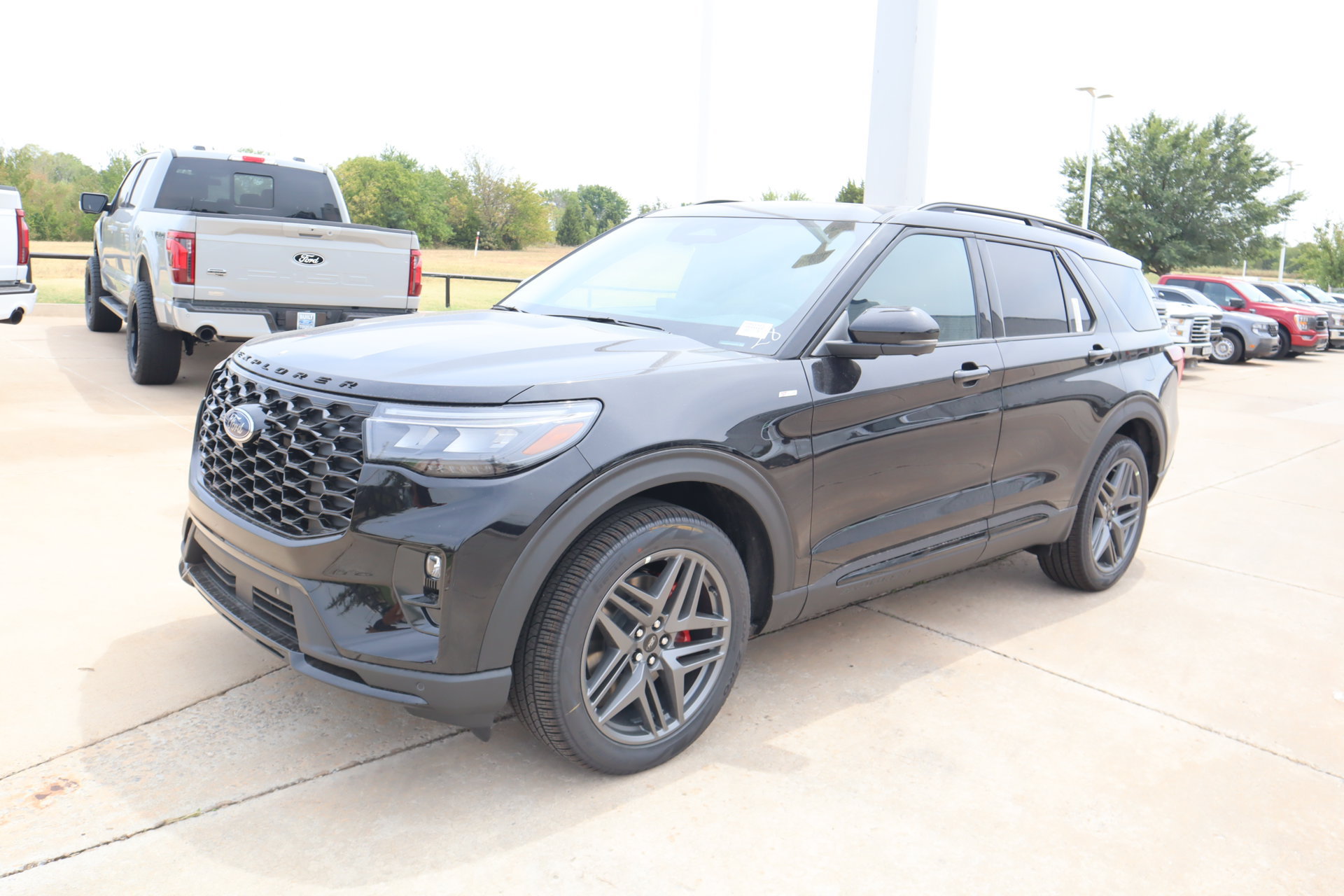 New 2026 Ford Explorer ST-Line w/ ST-Line Street Pack AWD/4WD image 11