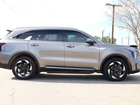 Used 2025 Kia Sorento EX image 6