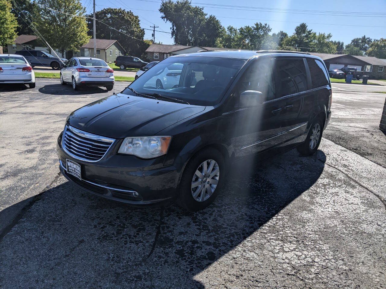 Used 2014 Chrysler Town & Country Touring FWD image 7