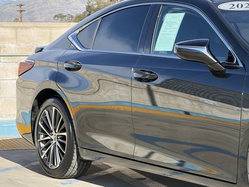 Certified 2025 Lexus ES 300h w/ Premium Package image 5