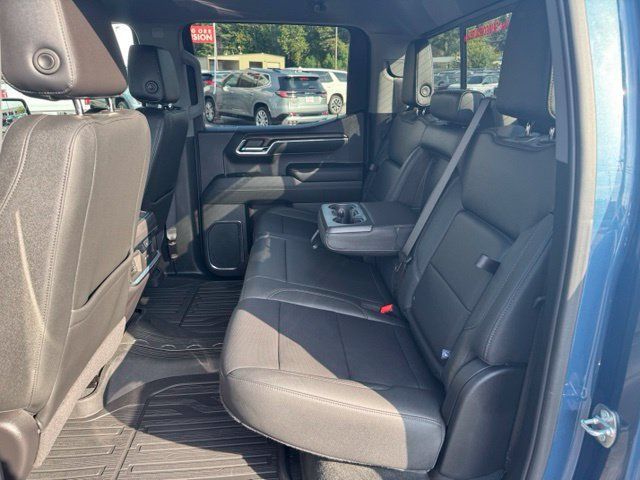 Used 2024 GMC Sierra 1500 SLT AWD/4WD image 17