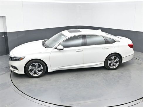 Used 2018 Honda Accord EX image 32