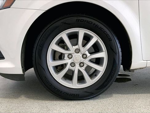 Used 2020 Chevrolet Sonic LT FWD image 8