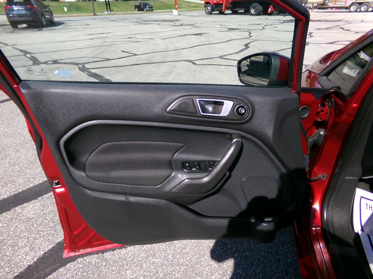 Used 2014 Ford Fiesta SE w/ Equipment Group 201B FWD image 10