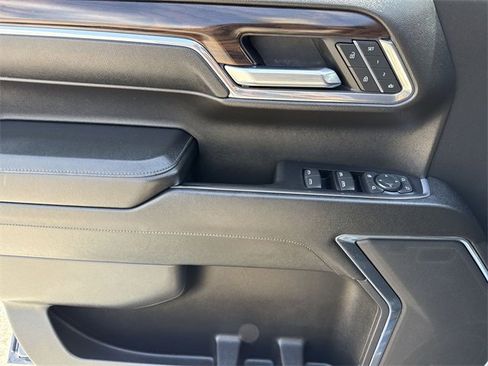 Used 2024 GMC Sierra 1500 SLT image 13