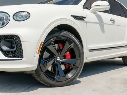 Used 2023 Bentley Bentayga AWD/4WD image 24