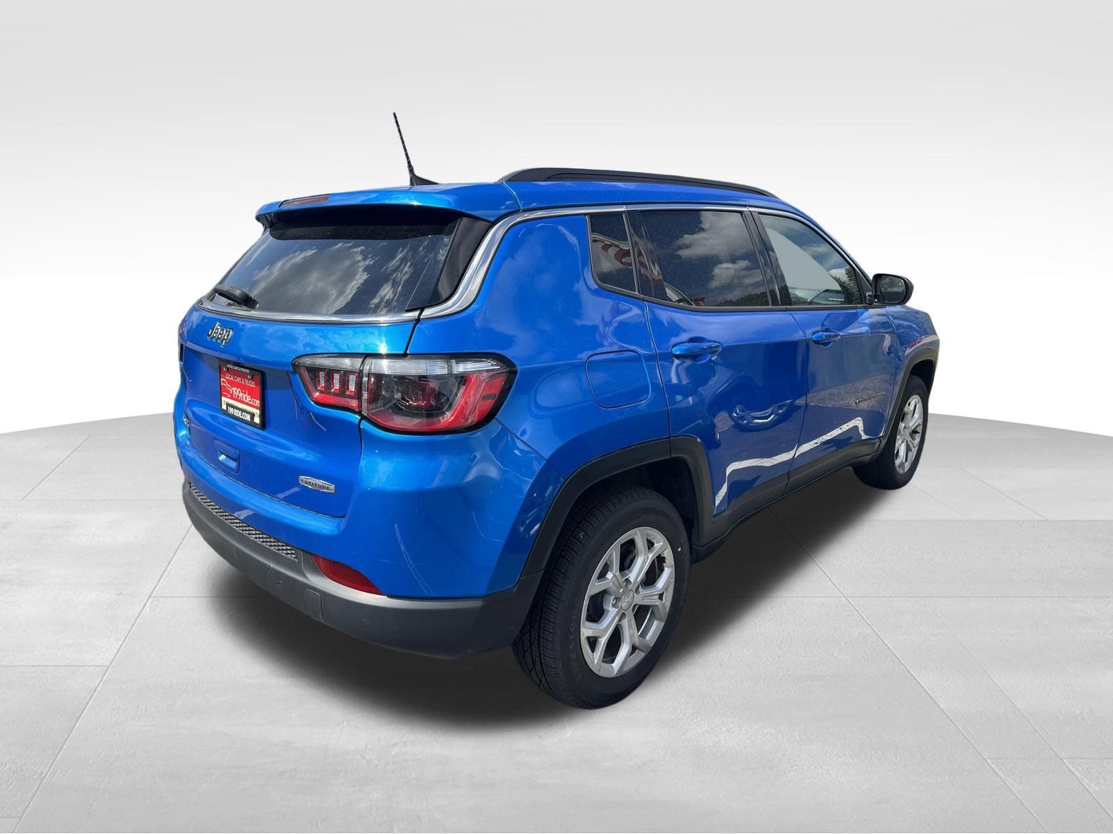 Used 2024 Jeep Compass Latitude AWD/4WD image 6