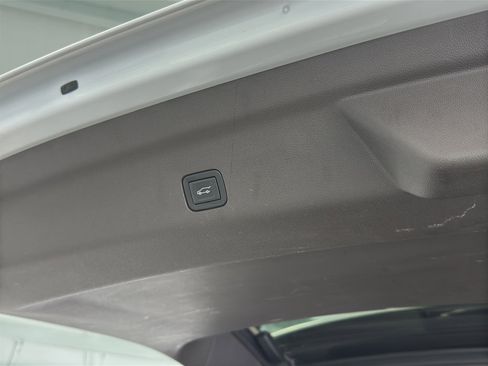 Used 2023 GMC Yukon XL SLT image 39