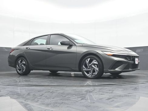 Used 2025 Hyundai Elantra Sport FWD image 32