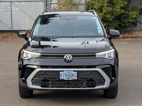 Used 2025 Volkswagen Taos SE w/ Panoramic Sunroof Package image 8