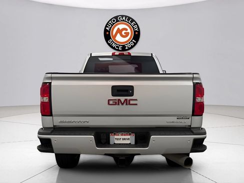 Used 2019 GMC Sierra 2500 Denali w/ Duramax Plus Package AWD/4WD image 4