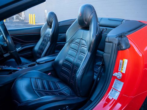 Used 2015 Ferrari California T image 3