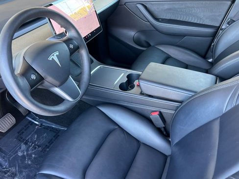 Used 2021 Tesla Model Y 2WD image 9