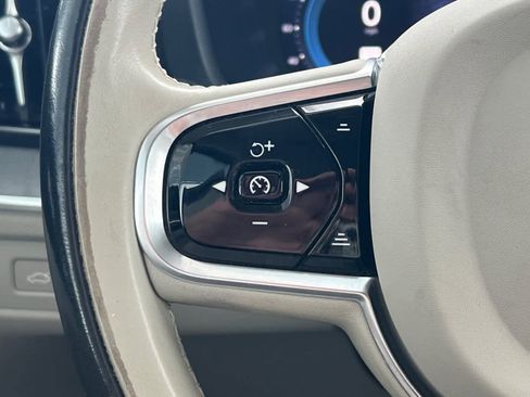 Used 2023 Volvo XC60 B5 Plus image 30