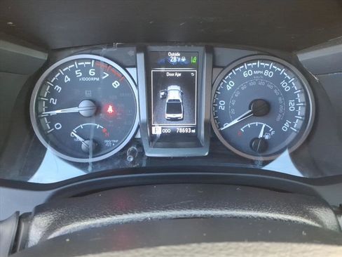 Used 2021 Toyota Tacoma TRD Off-Road w/ TRD Premium Off Road Package image 28