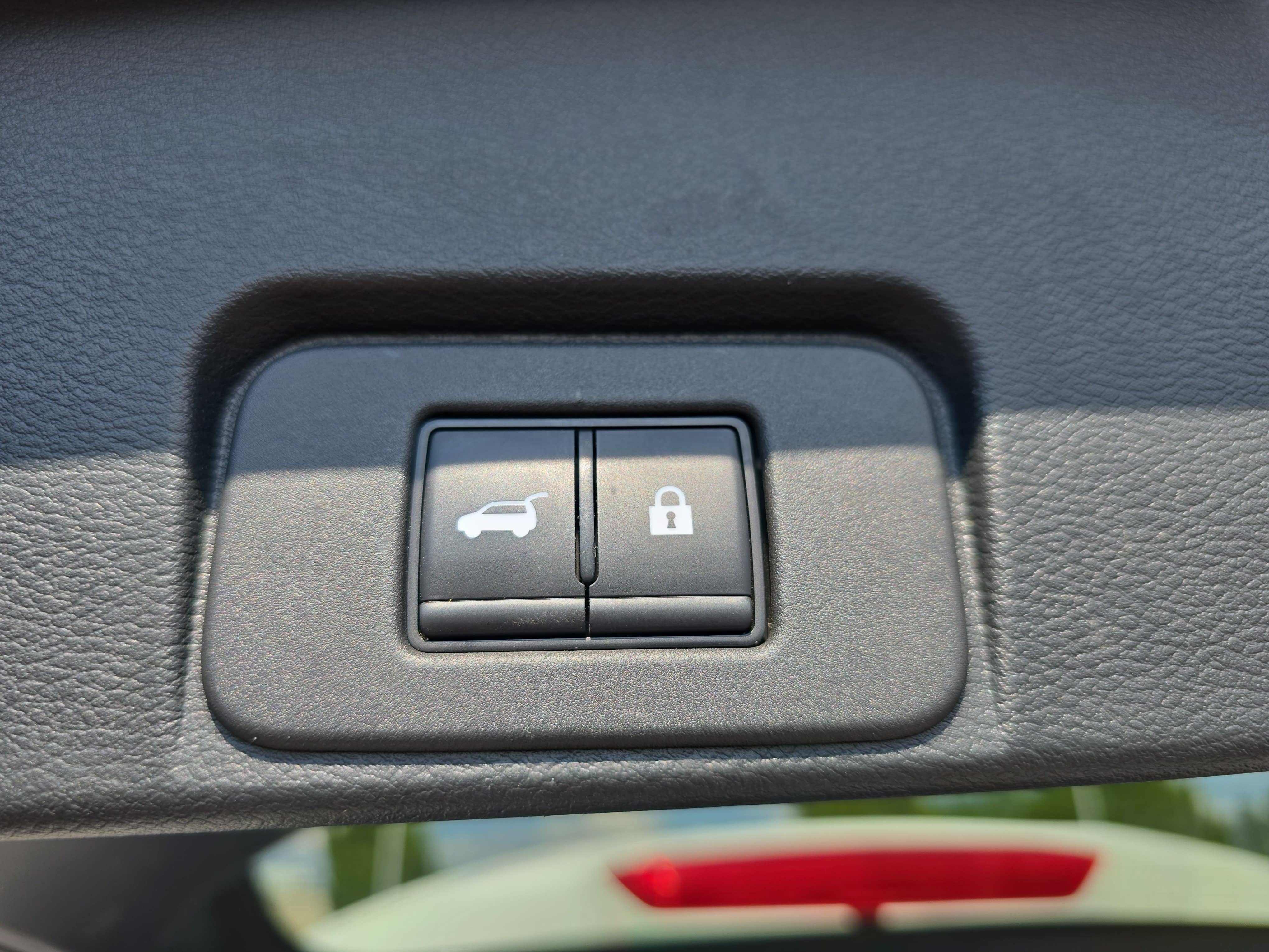 Used 2025 Nissan Rogue SV AWD/4WD image 13