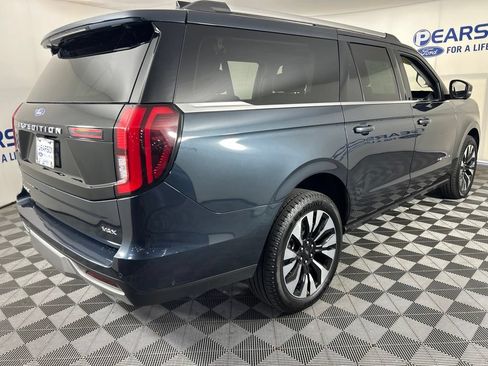 Used 2025 Ford Expedition Max Platinum w/ Driver's Package AWD/4WD image 5