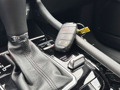 Used 2024 Jeep Compass Limited image 29