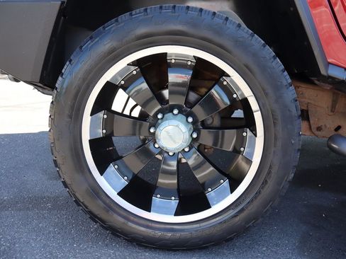 Used 2005 HUMMER H2 SUT w/ Preferred Equipment Group AWD/4WD image 43