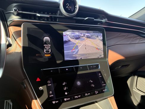 Used 2023 Maserati Grecale GT image 21