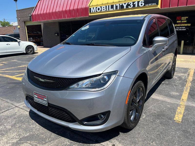 Used 2018 Chrysler Pacifica Touring Plus w/ S Appearance Package FWD image 6