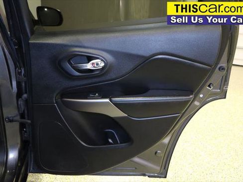 Used 2019 Jeep Cherokee Latitude Plus image 28