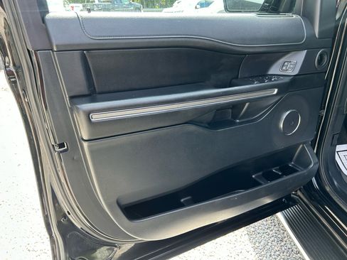 Used 2018 Ford Expedition XLT w/ Equipment Group 202A image 10