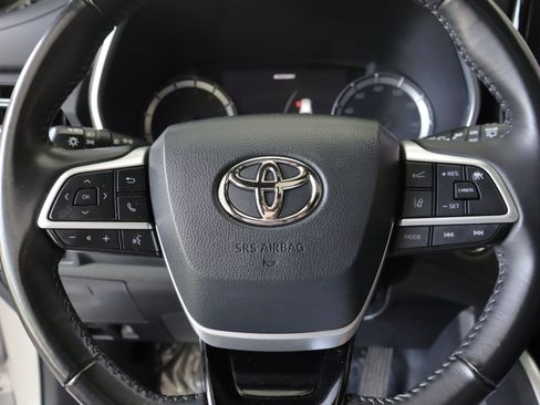 Used 2023 Toyota Highlander XSE AWD/4WD image 16
