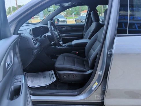 Used 2024 Chevrolet Traverse LT w/ LPO, Floor Liner Package AWD/4WD image 11