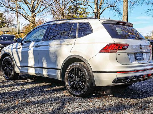 Used 2022 Volkswagen Tiguan SE R-Line image 4