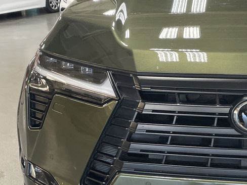 Used 2024 Lexus GX 550 w/ Cold Area Package AWD/4WD image 5