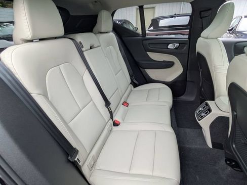 Used 2025 Volvo XC40 B5 Plus AWD/4WD image 29